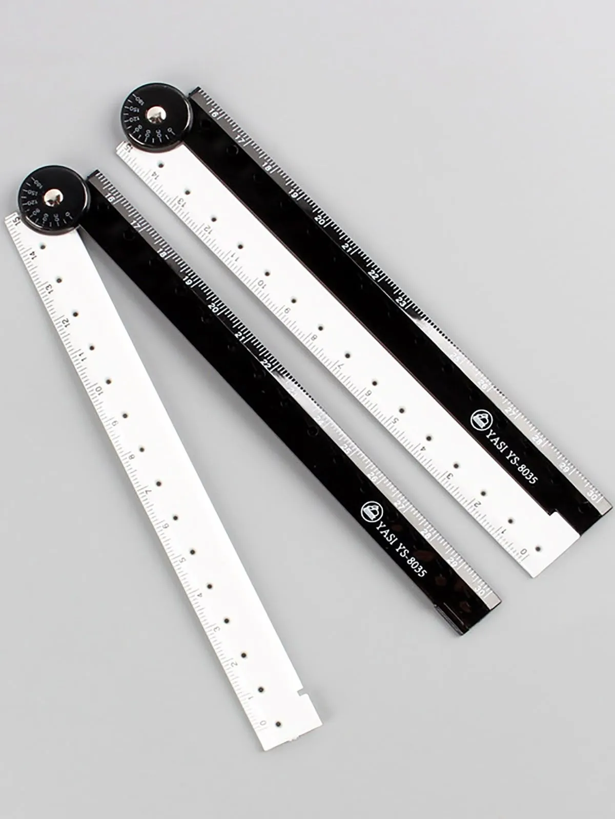 Почему стоит заказать линейки с логотипом в SCRIBBLE HUB