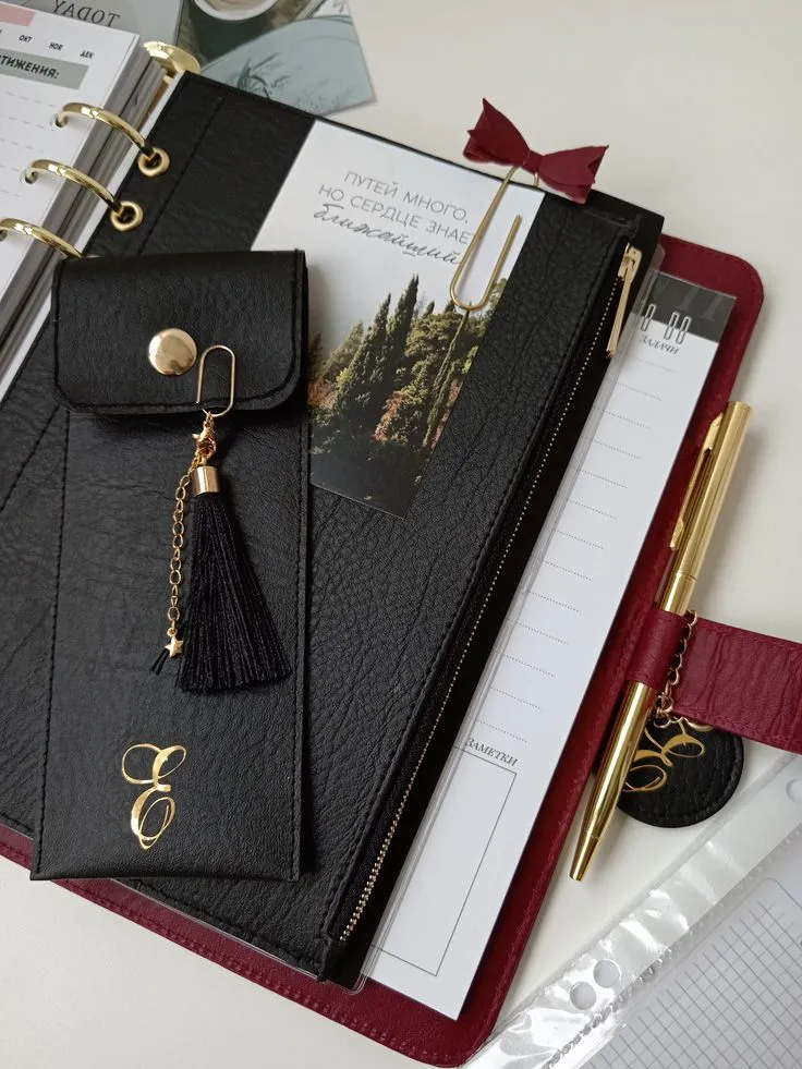 Ежедневники с логотипом на заказ в {{p}} – корпоративные подарки и реклама | SCRIBBLE HUB